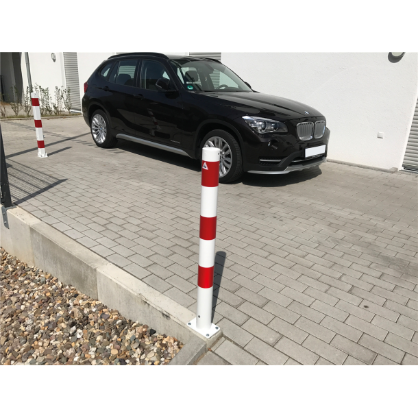 Barrier posts | Steel tube  76 x 2,6 mm | Stationary, can be titled 30 to all sides | hot-dip galvanized and white coatedwith three red reflecting stripes | with 1 eyelet